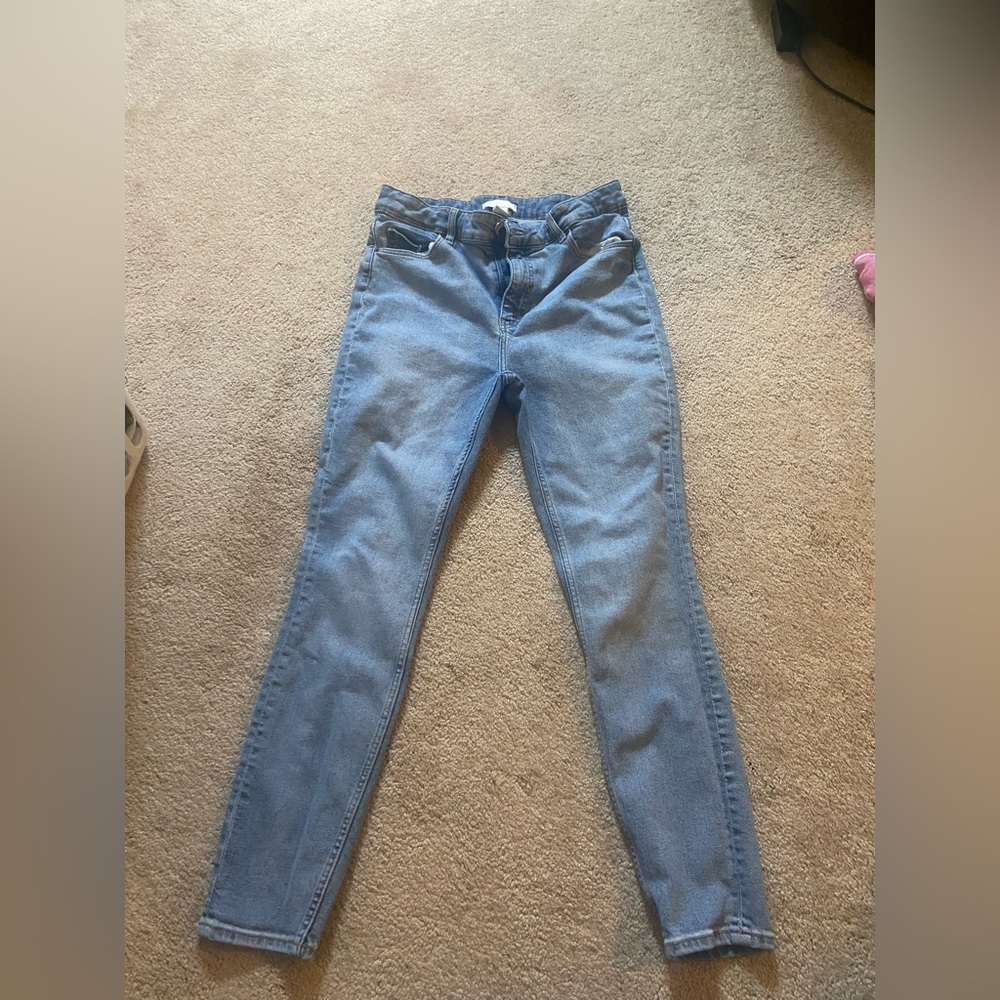 I am selling these cute blue jeans